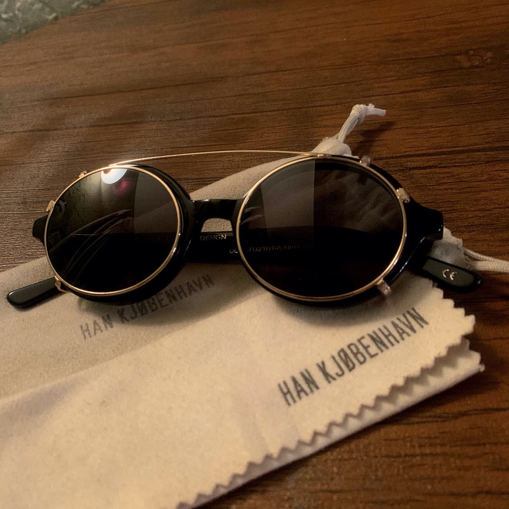 HAN KJØBENHAVN
DOC CLIP ON - BLACK